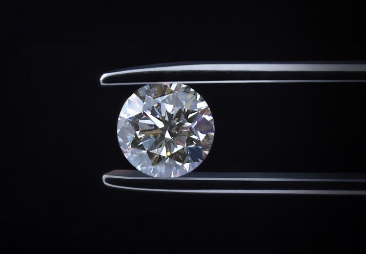 Moissanite vs Diamant