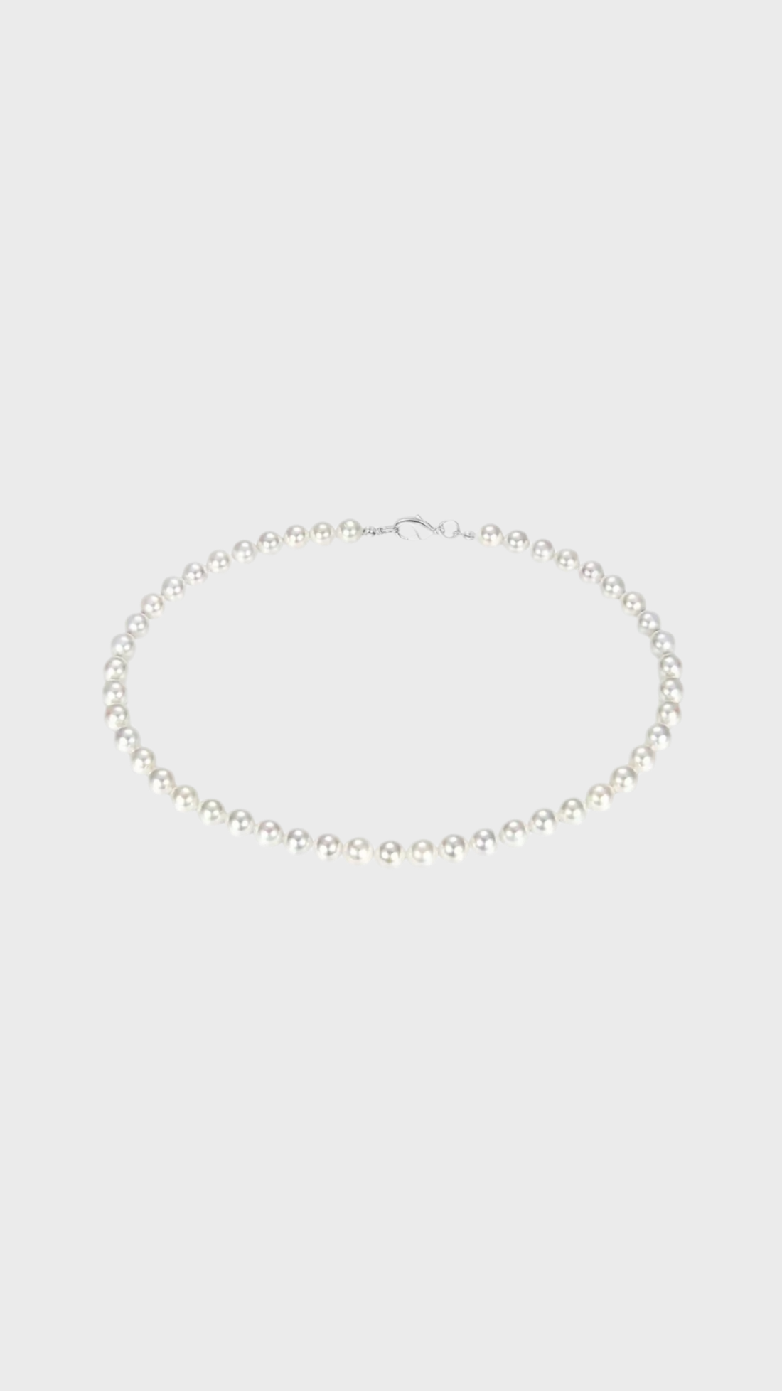 Classic pearl necklace
