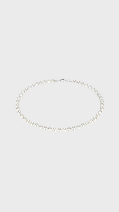 Classic pearl necklace