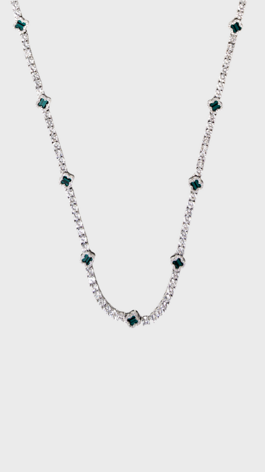 Green clover necklace