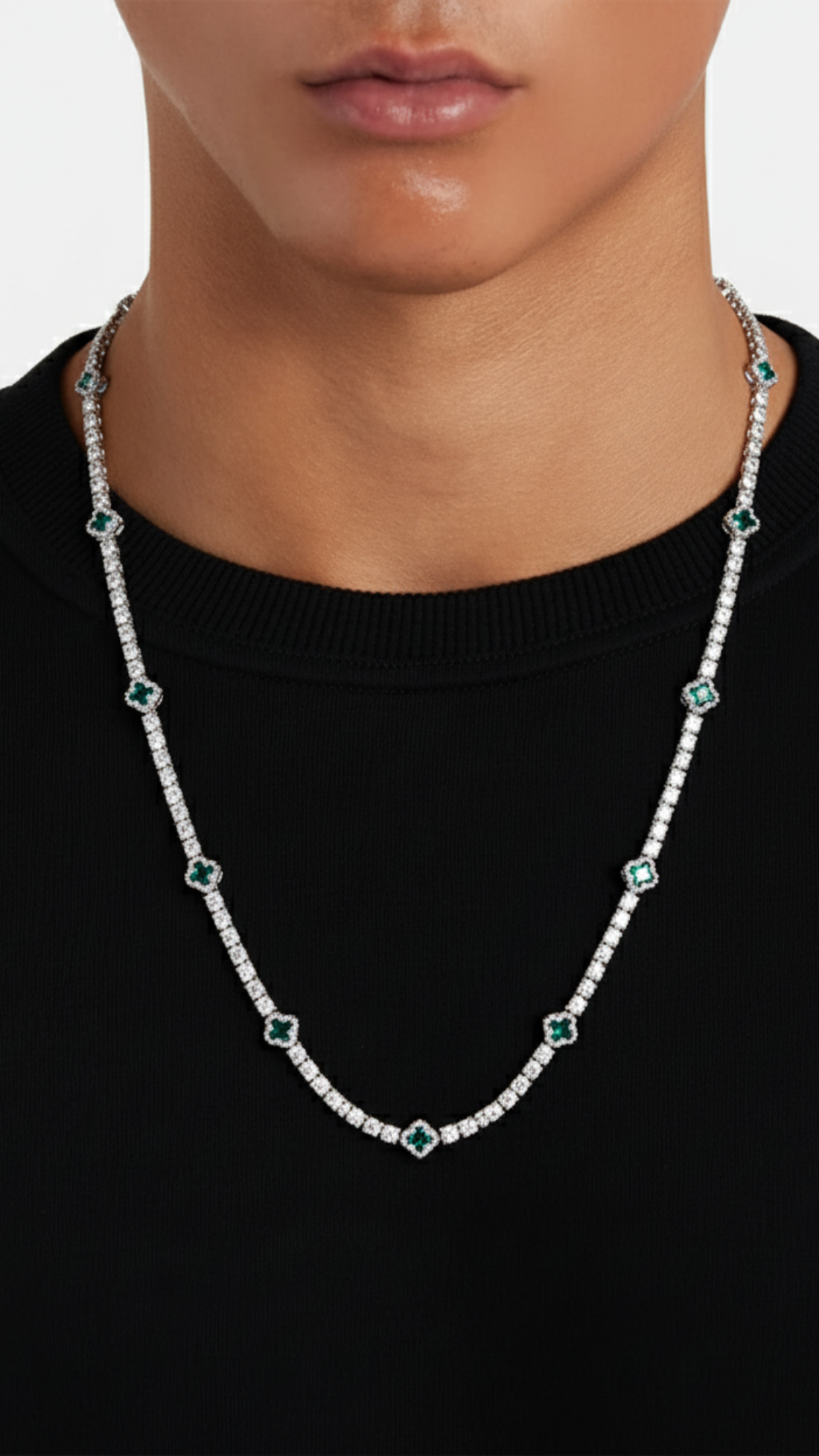 Green clover necklace